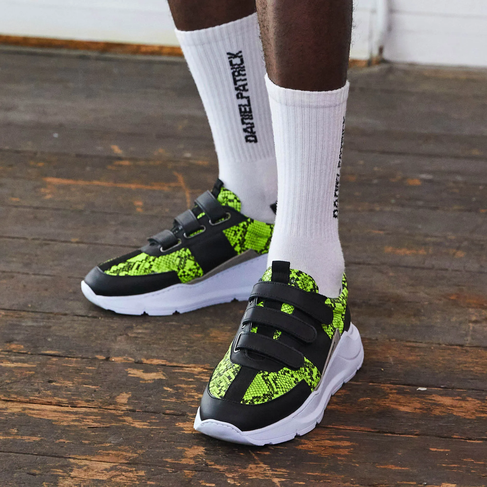 velcro panel runner / black   neon python